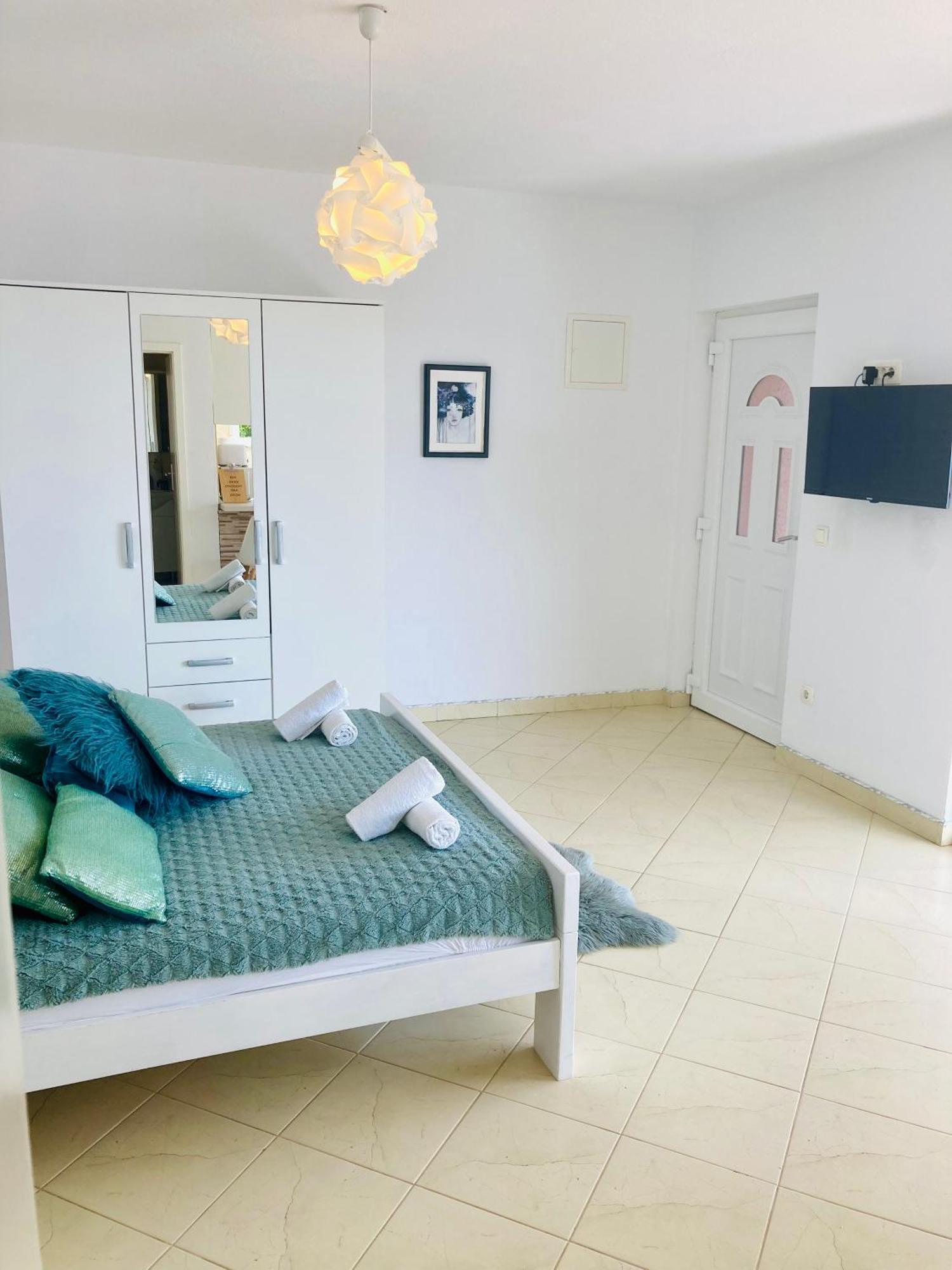 Apartments Jurakovic Živogošće Екстериор снимка