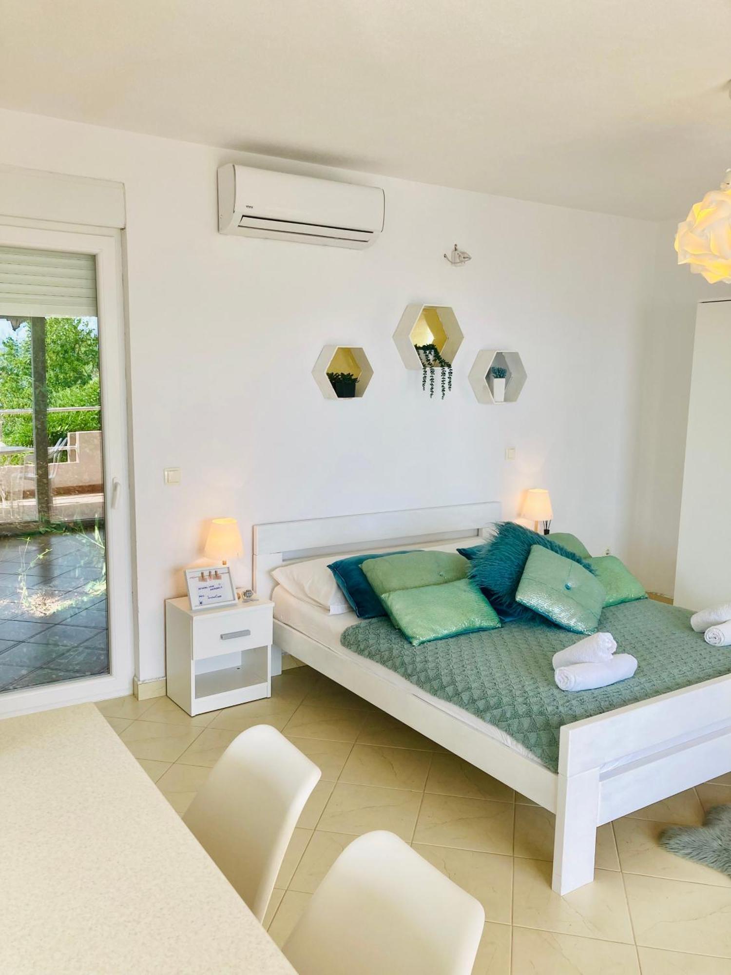 Apartments Jurakovic Živogošće Екстериор снимка